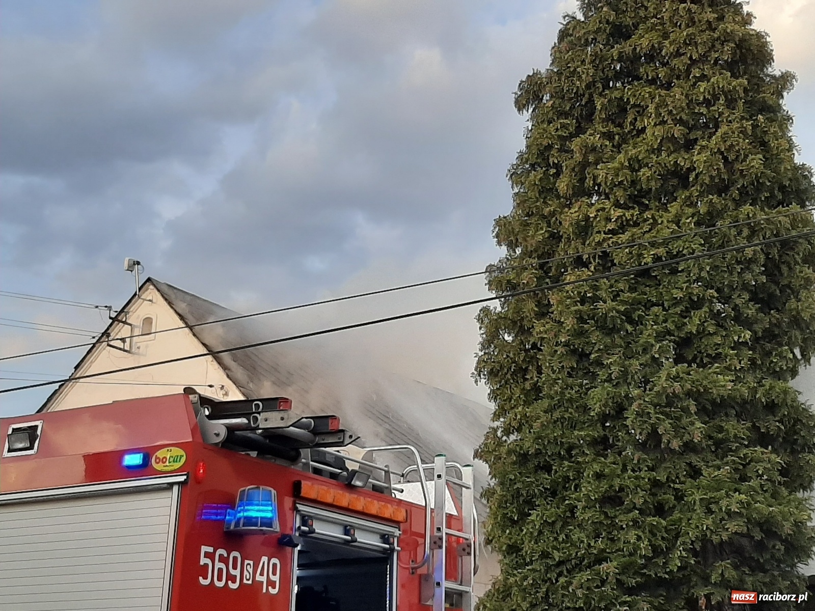 Zdjęcie w galerii na portalu naszraciborz.pl: Pożar domu na Zamkowej w Tworkowie [FOTO i WIDEO] wiadomości z regionu