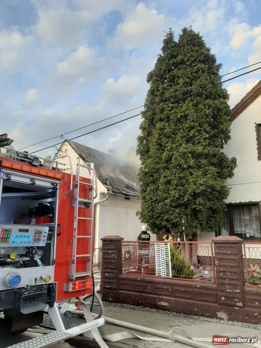 Zdjęcie w galerii na portalu naszraciborz.pl: Pożar domu na Zamkowej w Tworkowie [FOTO i WIDEO] wiadomości z regionu