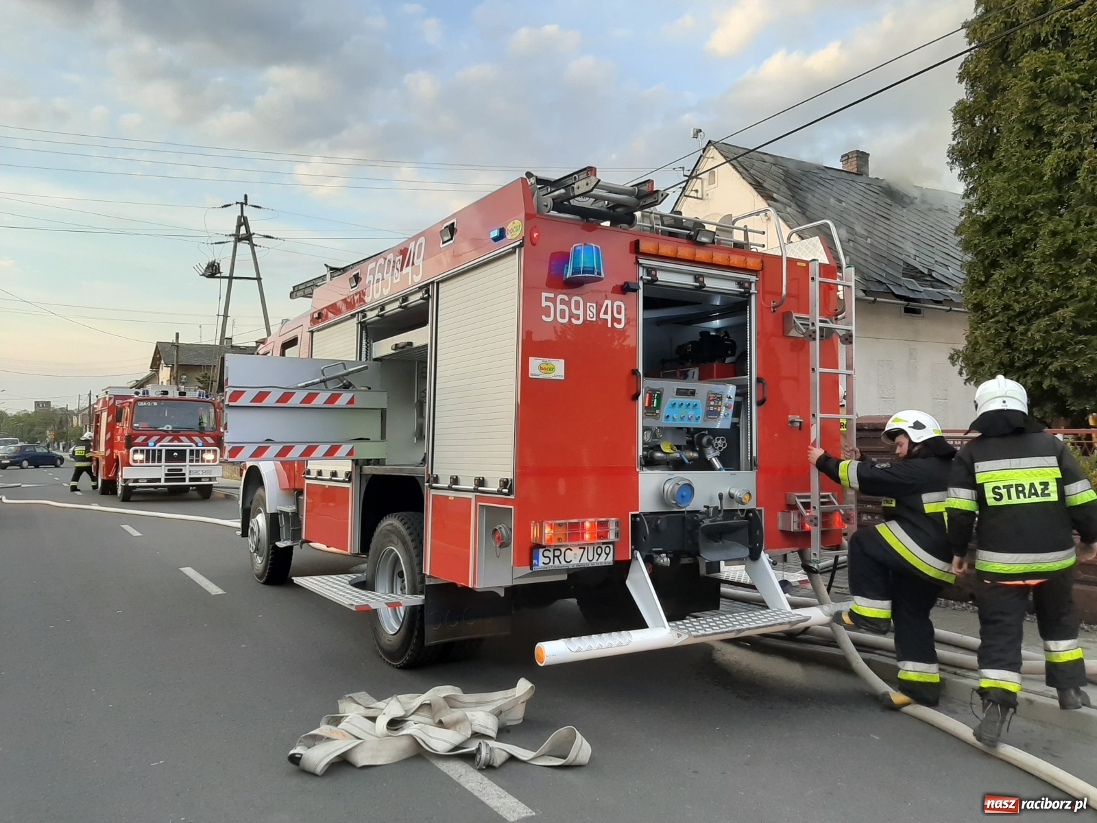 Zdjęcie w galerii na portalu naszraciborz.pl: Pożar domu na Zamkowej w Tworkowie [FOTO i WIDEO] wiadomości z regionu