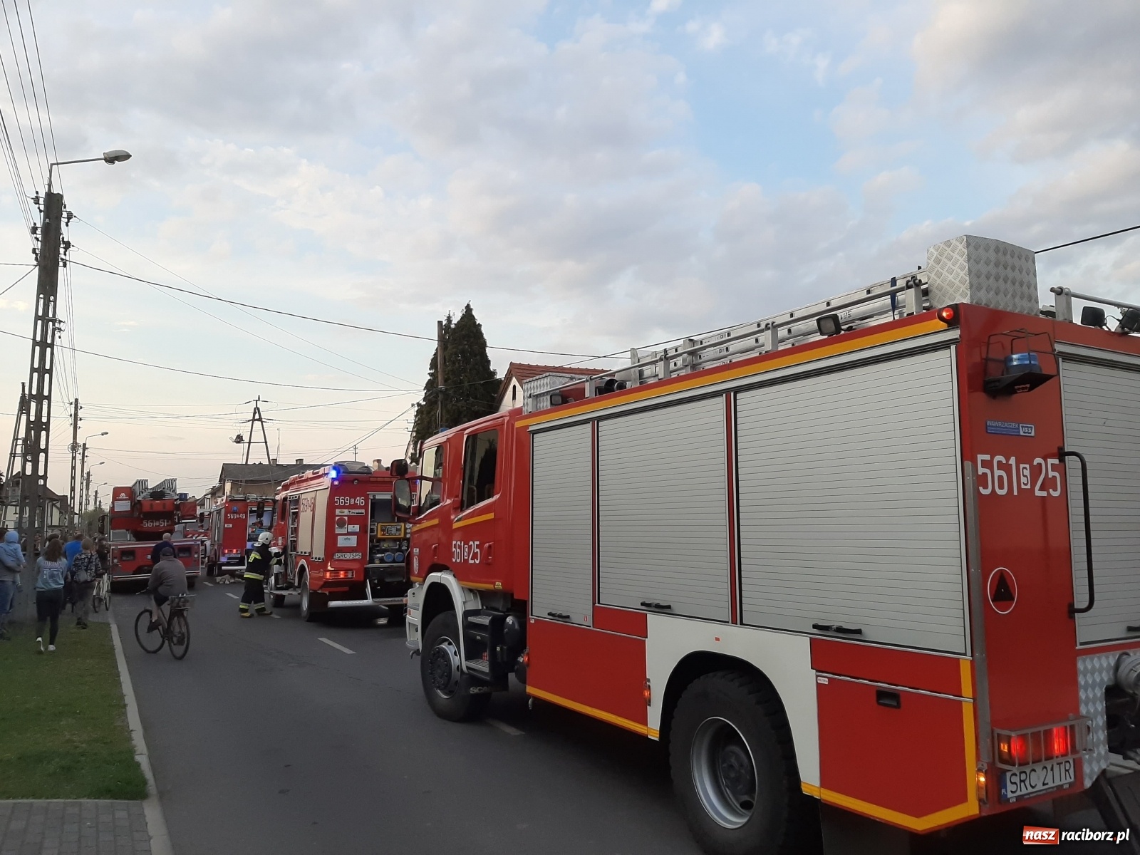 Zdjęcie w galerii na portalu naszraciborz.pl: Pożar domu na Zamkowej w Tworkowie [FOTO i WIDEO] wiadomości z regionu