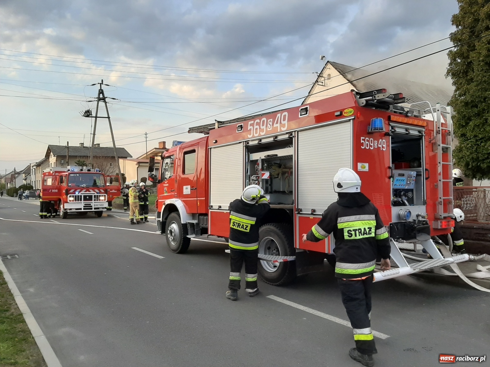 Zdjęcie w galerii na portalu naszraciborz.pl: Pożar domu na Zamkowej w Tworkowie [FOTO i WIDEO] wiadomości z regionu