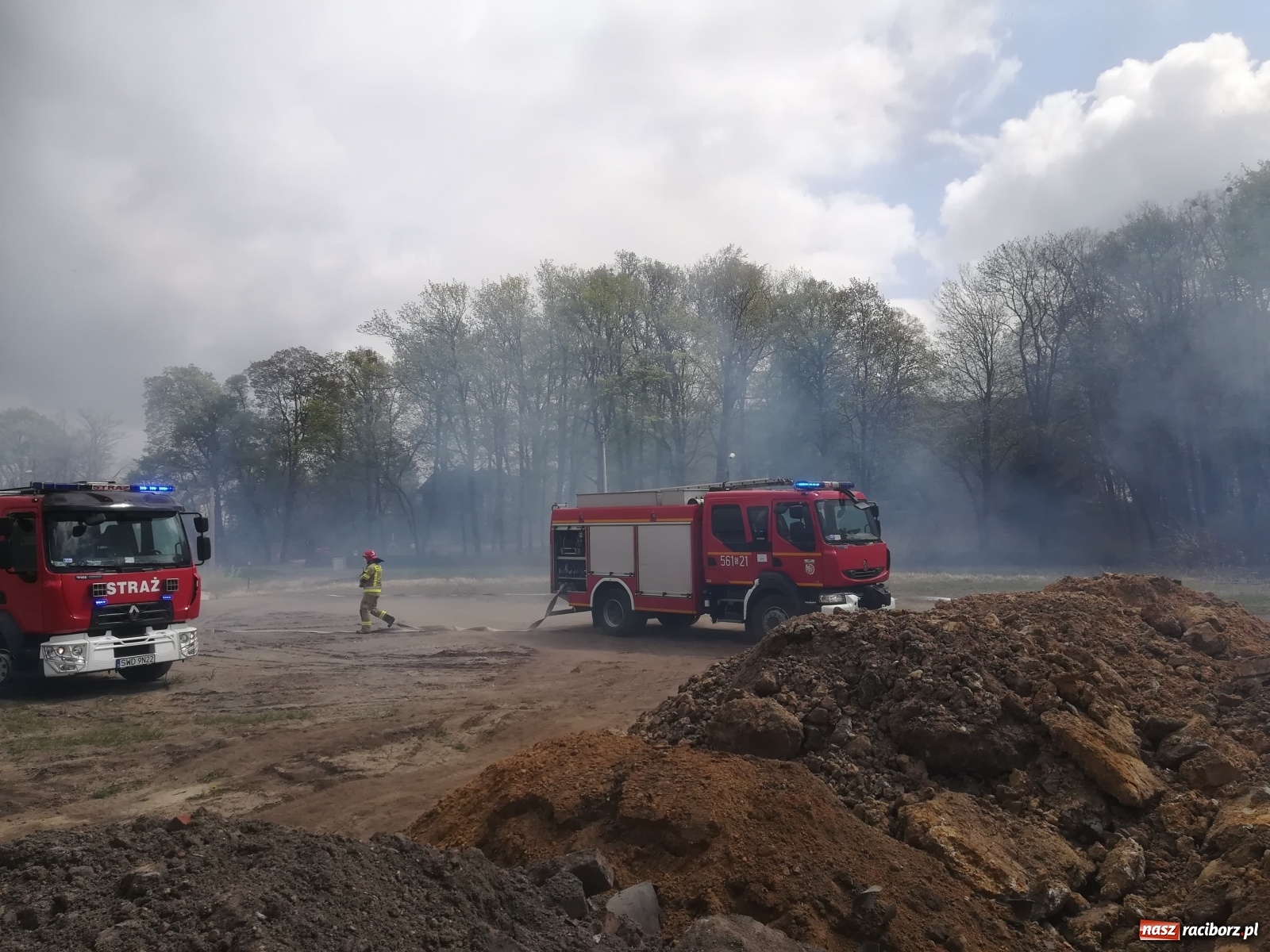 Zdjęcie w galerii na portalu naszraciborz.pl: Hektar suchych trzcin w ogniu pod Rzuchowem [FOTO]  wiadomości z regionu