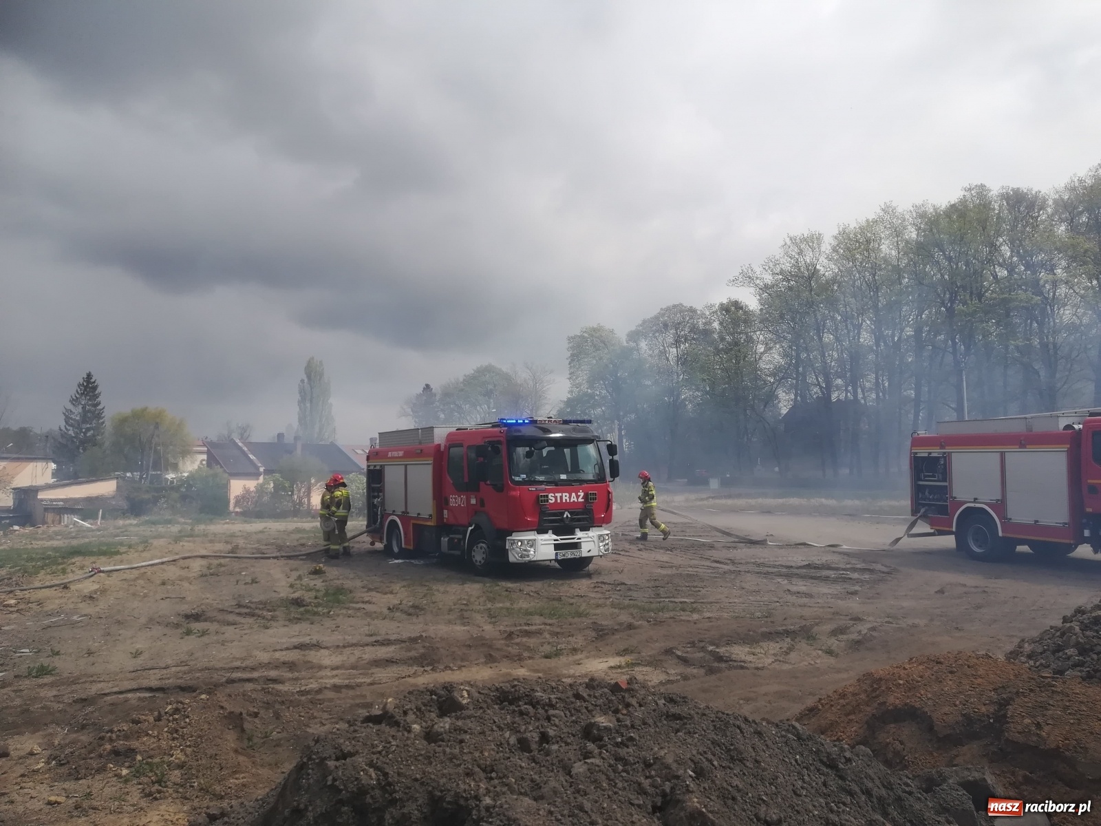 Zdjęcie w galerii na portalu naszraciborz.pl: Hektar suchych trzcin w ogniu pod Rzuchowem [FOTO]  wiadomości z regionu