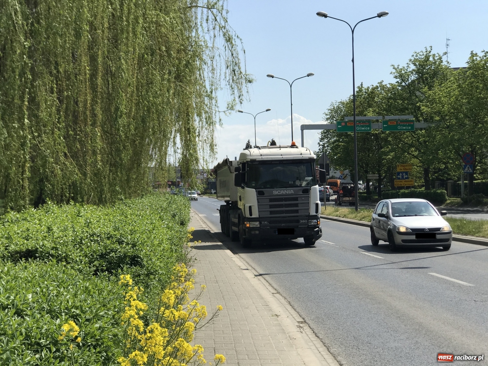 Zdjęcie w galerii na portalu naszraciborz.pl: Groźny manewr kierowcy scanii na Odrostradzie  wiadomości z regionu
