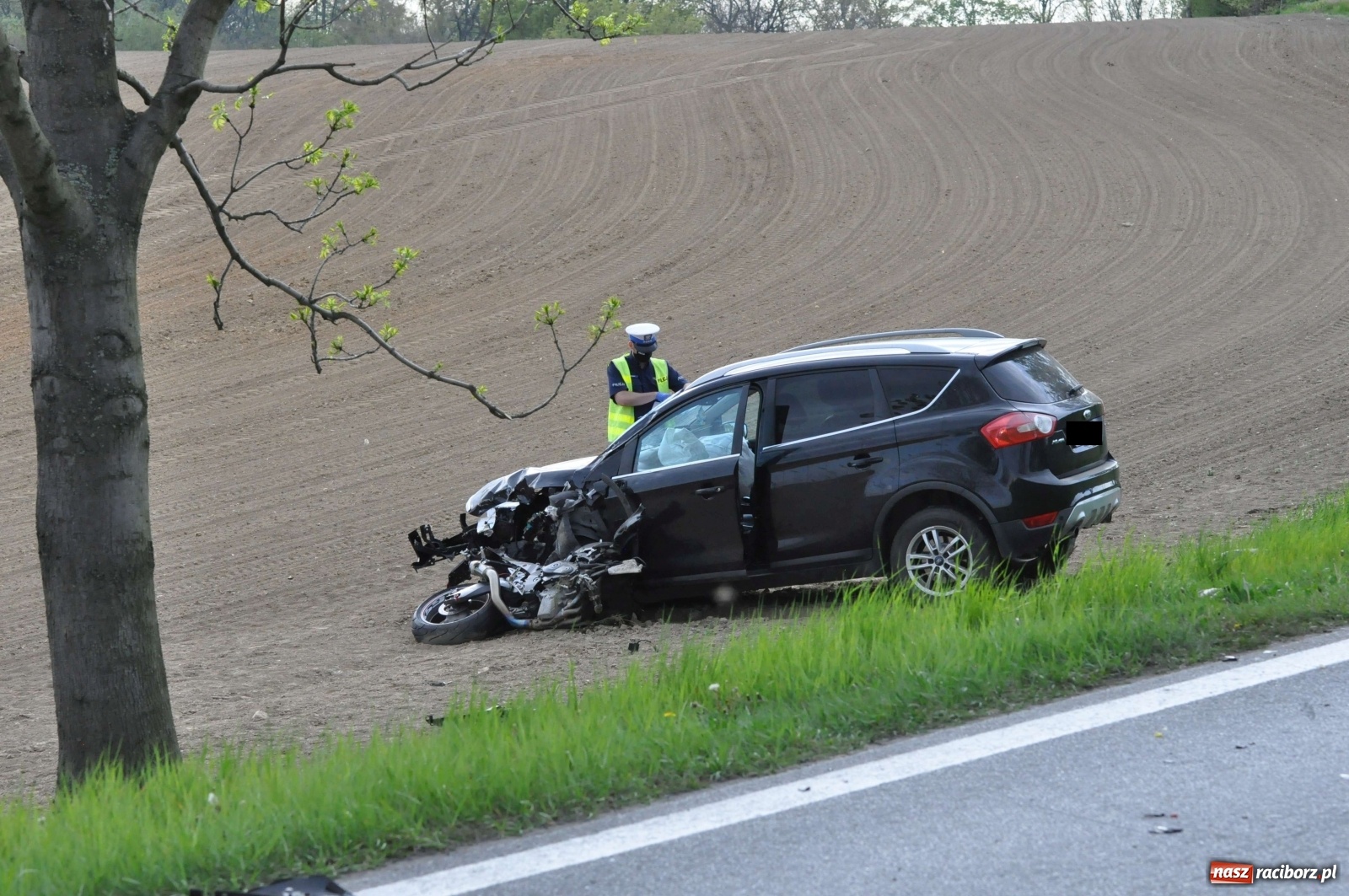 Zdjęcie w galerii na portalu naszraciborz.pl: Tragiczny wypadek na DK 45 - trasa na Szonowice. Nie żyje motocyklista [FOTO] wiadomości z regionu