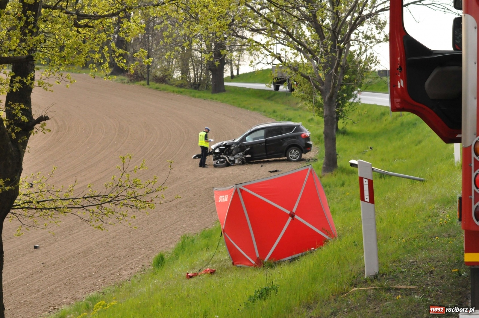 Zdjęcie w galerii na portalu naszraciborz.pl: Tragiczny wypadek na DK 45 - trasa na Szonowice. Nie żyje motocyklista [FOTO] wiadomości z regionu