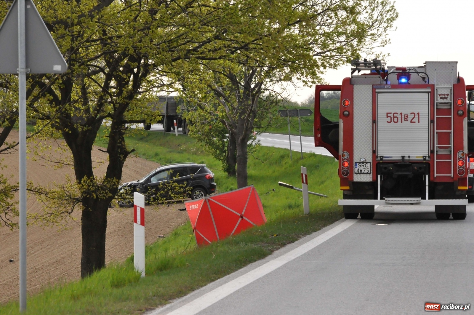 Zdjęcie w galerii na portalu naszraciborz.pl: Tragiczny wypadek na DK 45 - trasa na Szonowice. Nie żyje motocyklista [FOTO] wiadomości z regionu