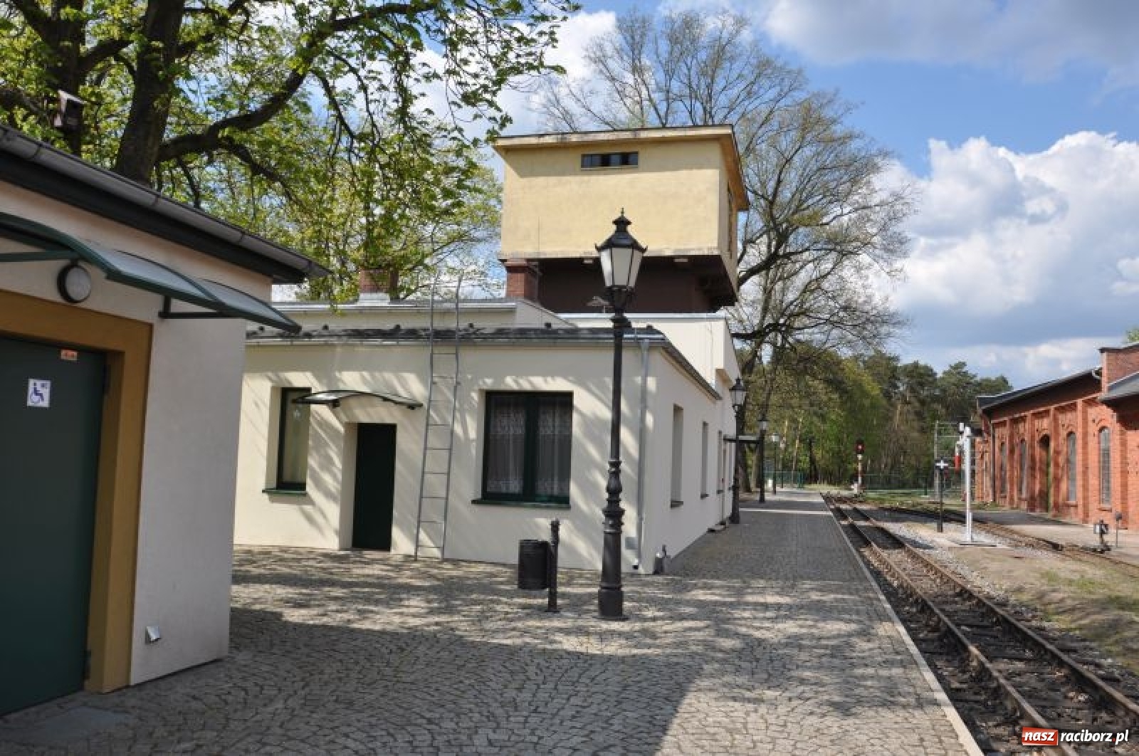 Zdjęcie w galerii na portalu naszraciborz.pl: Inwestycja w Zabytkową Stację Kolejki Wąskotorowej w Rudach na finiszu [FOTO] wiadomości z regionu