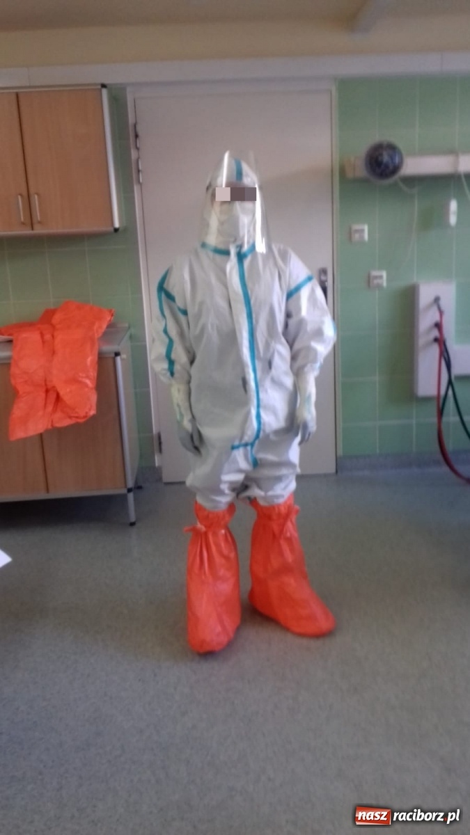 Zdjęcie w galerii na portalu naszraciborz.pl: Do walki z koronawirusem w stroju... malarza  wiadomości z regionu