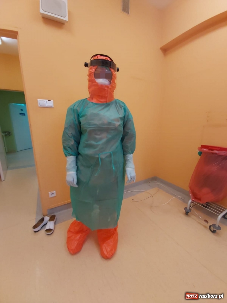 Zdjęcie w galerii na portalu naszraciborz.pl: Do walki z koronawirusem w stroju... malarza  wiadomości z regionu