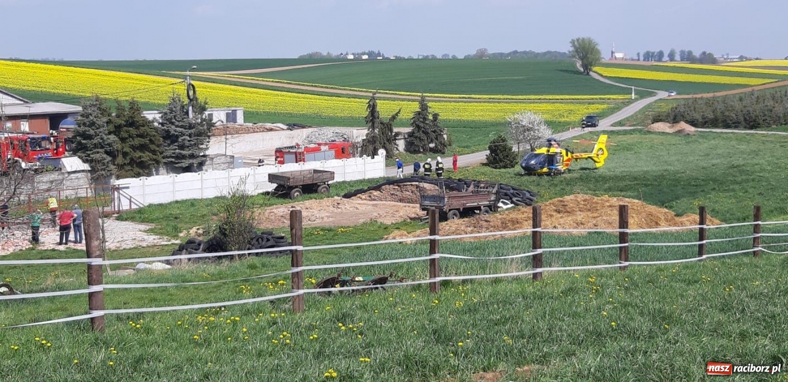 Zdjęcie w galerii na portalu naszraciborz.pl: Wypadek w Gamowie. Wezwano śmigłowiec LPR [FOTO] wiadomości z regionu