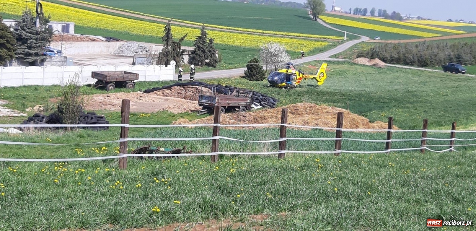 Zdjęcie w galerii na portalu naszraciborz.pl: Wypadek w Gamowie. Wezwano śmigłowiec LPR [FOTO] wiadomości z regionu