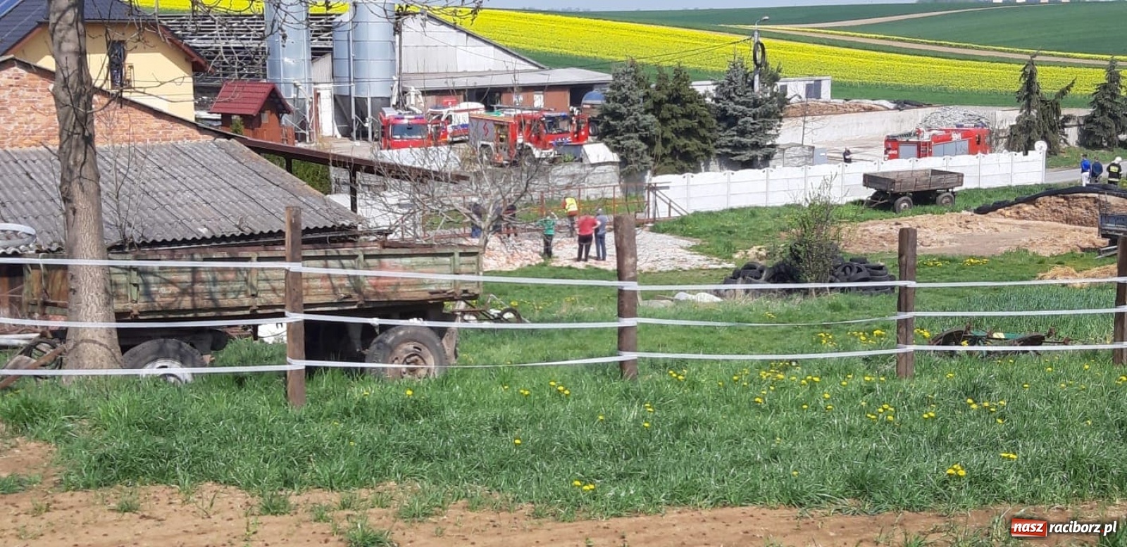 Zdjęcie w galerii na portalu naszraciborz.pl: Wypadek w Gamowie. Wezwano śmigłowiec LPR [FOTO] wiadomości z regionu