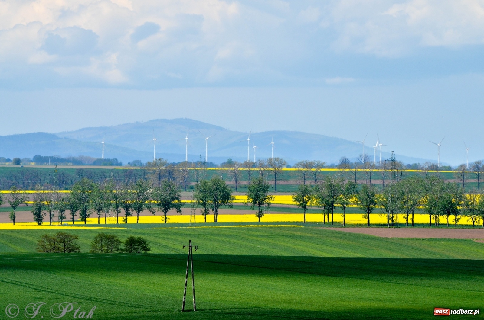 Zdjęcie w galerii na portalu naszraciborz.pl: Takie widoki tylko z Pietrowic Wielkich. Zobaczcie jak wygląda nowy klasztor [FOTO] wiadomości z regionu