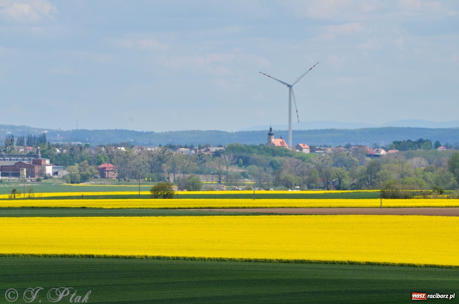 Zdjęcie w galerii na portalu naszraciborz.pl: Takie widoki tylko z Pietrowic Wielkich. Zobaczcie jak wygląda nowy klasztor [FOTO] wiadomości z regionu