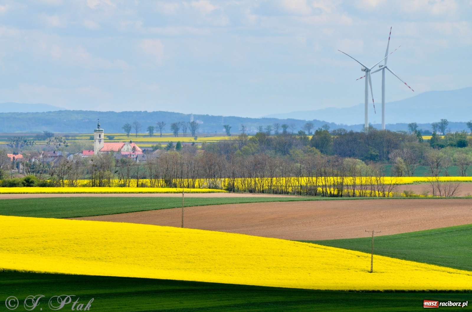 Zdjęcie w galerii na portalu naszraciborz.pl: Takie widoki tylko z Pietrowic Wielkich. Zobaczcie jak wygląda nowy klasztor [FOTO] wiadomości z regionu