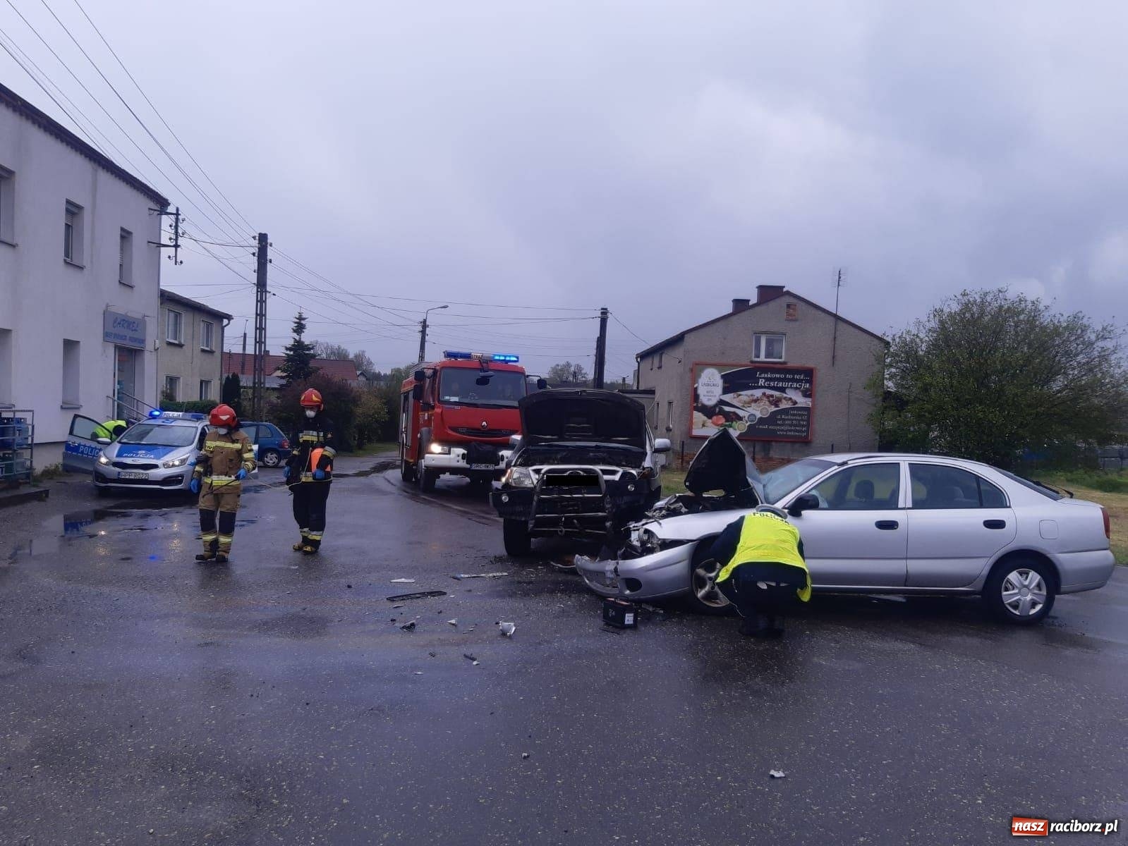 Zdjęcie w galerii na portalu naszraciborz.pl: Zderzenie dwóch pojazdów w Rudach  wiadomości z regionu