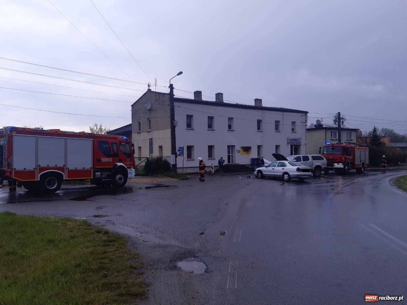 Zdjęcie w galerii na portalu naszraciborz.pl: Zderzenie dwóch pojazdów w Rudach  wiadomości z regionu