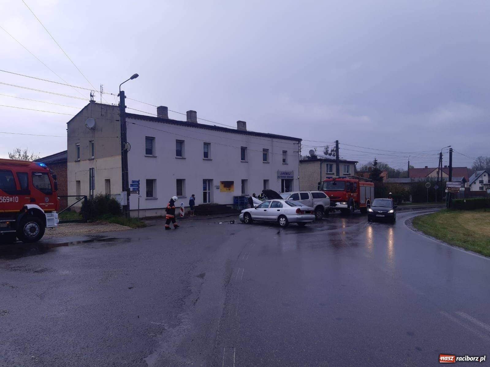 Zdjęcie w galerii na portalu naszraciborz.pl: Zderzenie dwóch pojazdów w Rudach  wiadomości z regionu