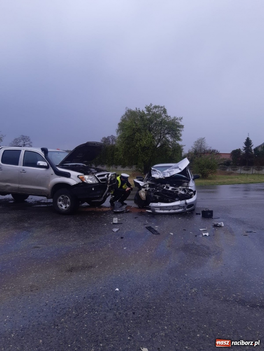 Zdjęcie w galerii na portalu naszraciborz.pl: Zderzenie dwóch pojazdów w Rudach  wiadomości z regionu
