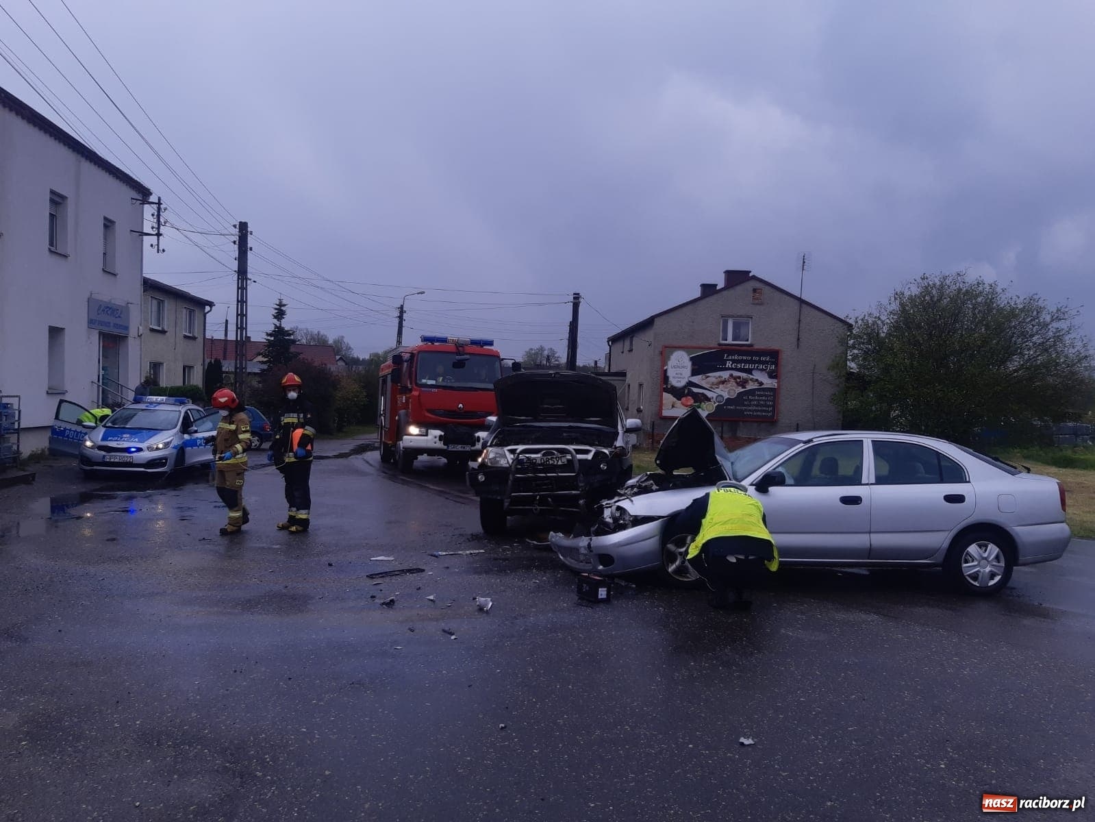 Zdjęcie w galerii na portalu naszraciborz.pl: Zderzenie dwóch pojazdów w Rudach  wiadomości z regionu