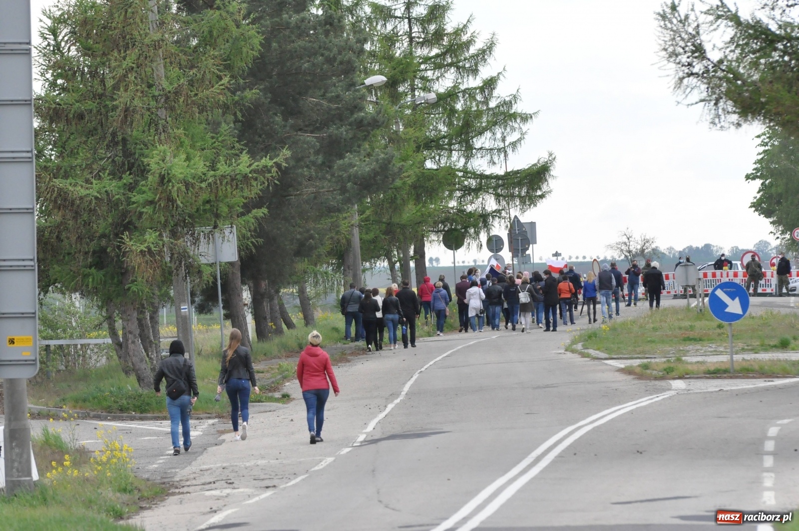 Zdjęcie w galerii na portalu naszraciborz.pl: Pracownicy transgraniczni na przejściu granicznym w Pietraszynie [FOTO i WIDEO] wiadomości z regionu