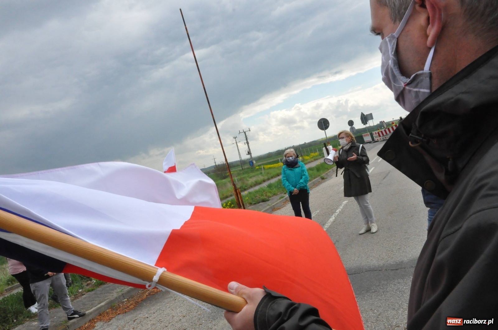 Zdjęcie w galerii na portalu naszraciborz.pl: Pracownicy transgraniczni na przejściu granicznym w Pietraszynie [FOTO i WIDEO] wiadomości z regionu