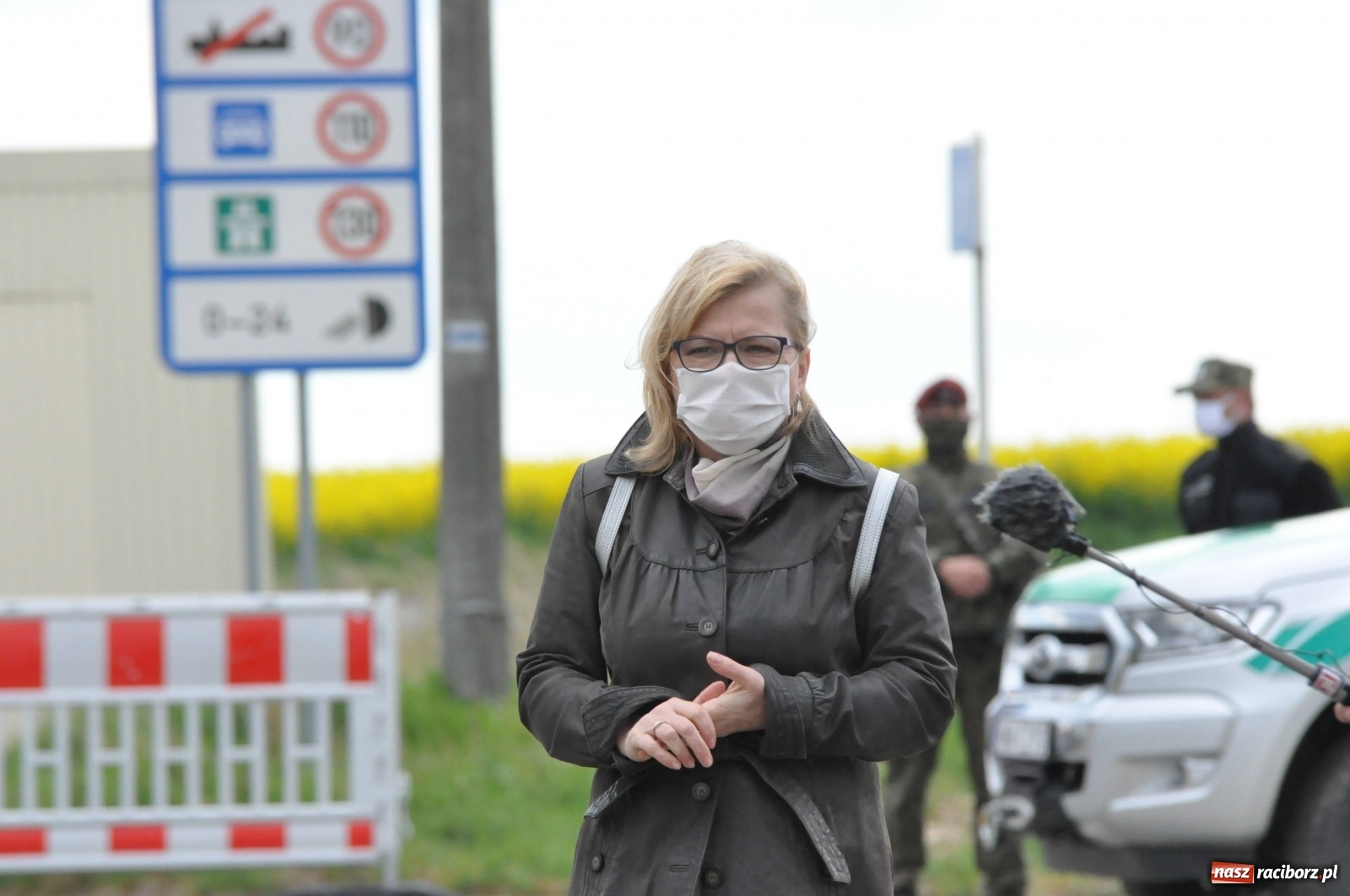 Zdjęcie w galerii na portalu naszraciborz.pl: Pracownicy transgraniczni na przejściu granicznym w Pietraszynie [FOTO i WIDEO] wiadomości z regionu