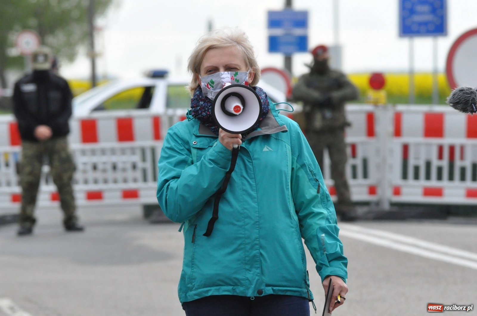 Zdjęcie w galerii na portalu naszraciborz.pl: Pracownicy transgraniczni na przejściu granicznym w Pietraszynie [FOTO i WIDEO] wiadomości z regionu