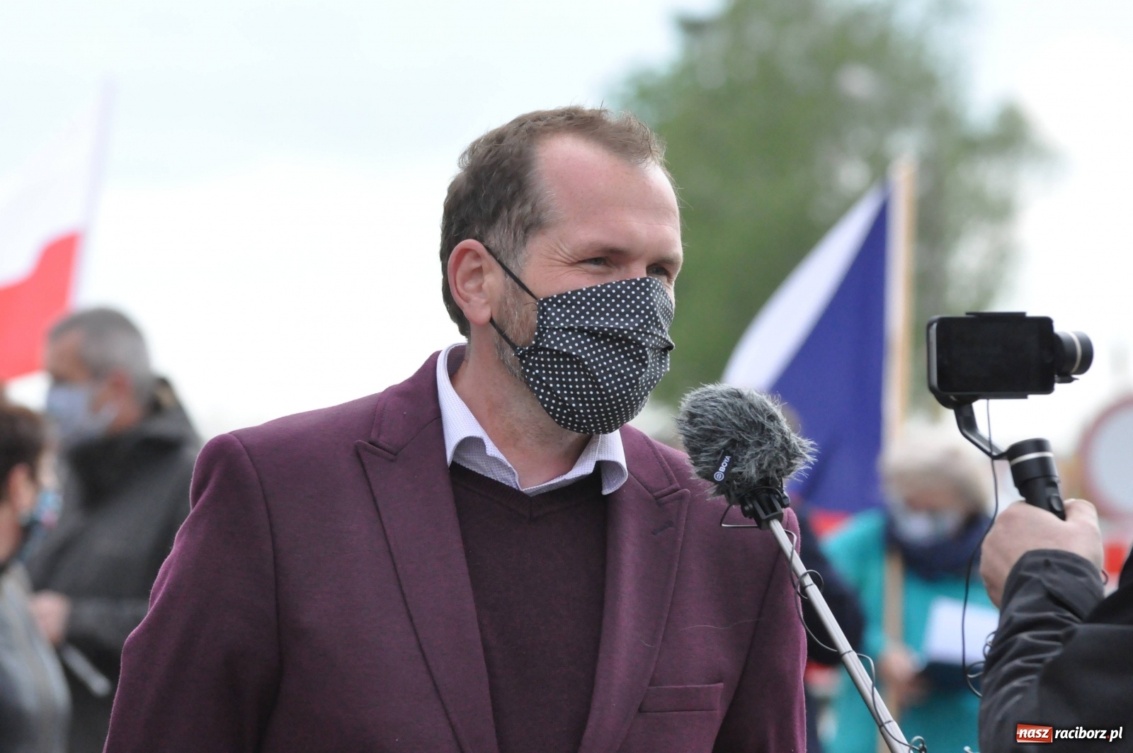 Zdjęcie w galerii na portalu naszraciborz.pl: Pracownicy transgraniczni na przejściu granicznym w Pietraszynie [FOTO i WIDEO] wiadomości z regionu