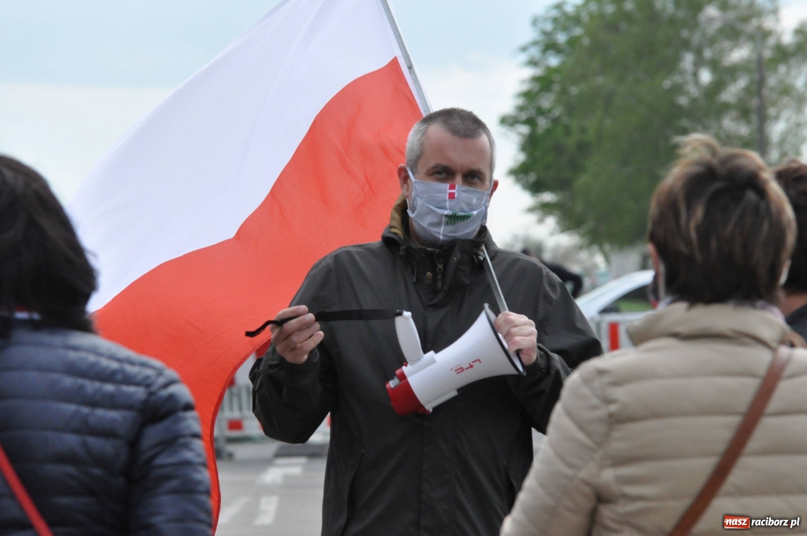 Zdjęcie w galerii na portalu naszraciborz.pl: Pracownicy transgraniczni na przejściu granicznym w Pietraszynie [FOTO i WIDEO] wiadomości z regionu