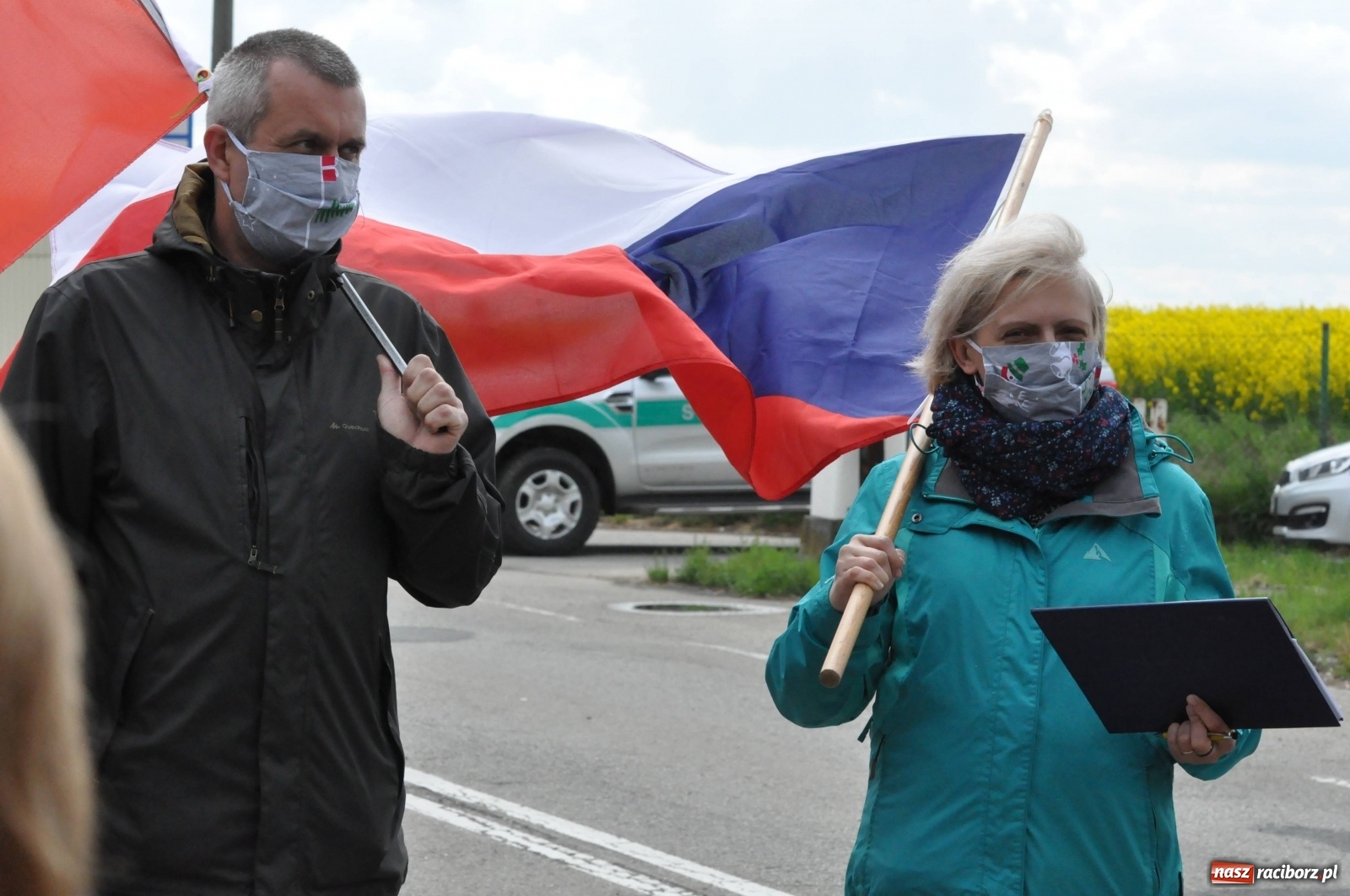 Zdjęcie w galerii na portalu naszraciborz.pl: Pracownicy transgraniczni na przejściu granicznym w Pietraszynie [FOTO i WIDEO] wiadomości z regionu