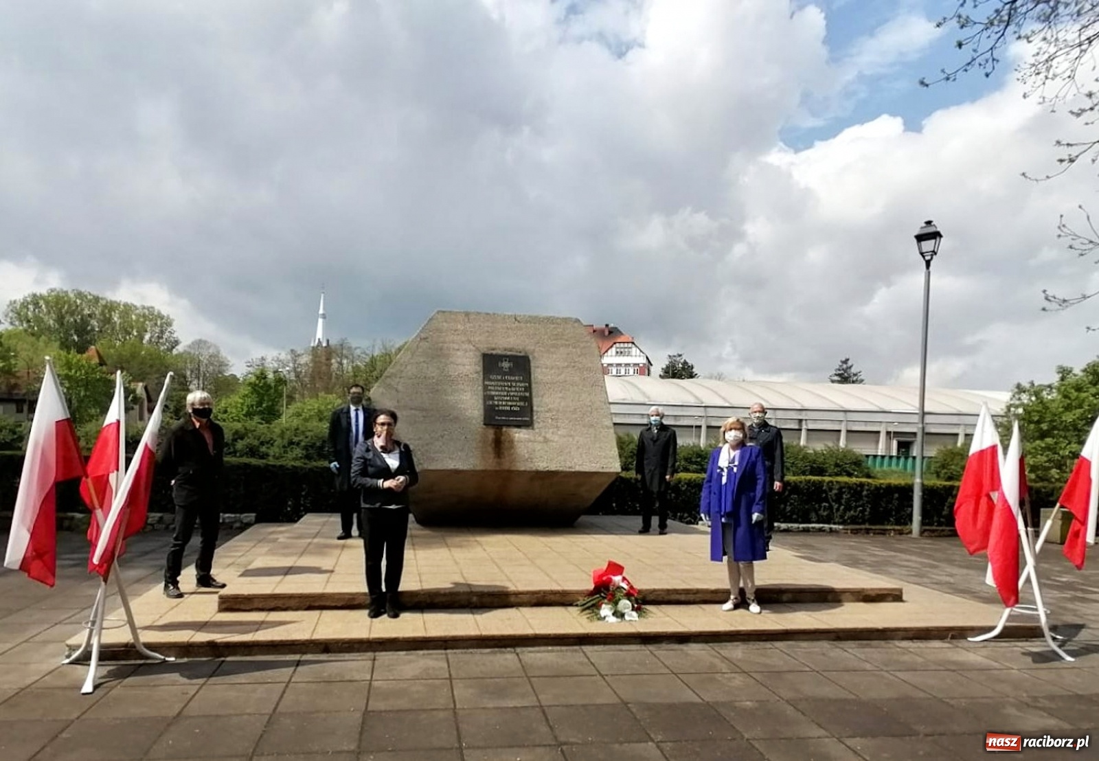 Zdjęcie w galerii na portalu naszraciborz.pl: Raciborska Platforma Obywatelska uczciła Święto Konstytucji 3 Maja  wiadomości z regionu