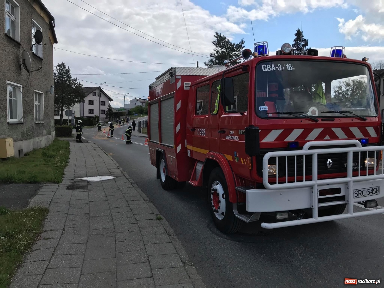 Zdjęcie w galerii na portalu naszraciborz.pl:  Ciężarówka zgubiła ziarno na DK 45 [FOTO] wiadomości z regionu