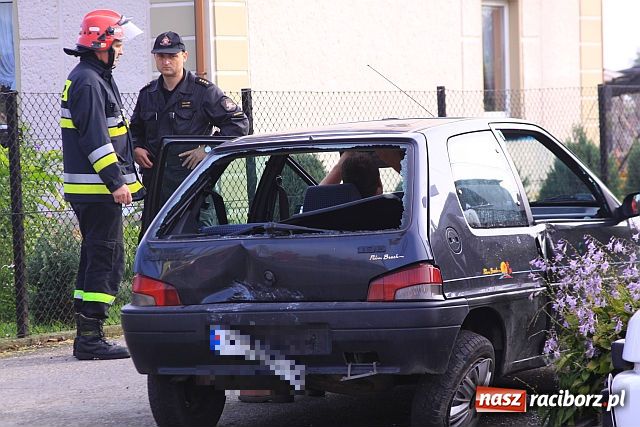 Zdjęcie w galerii na portalu naszraciborz.pl: Zderzenie samochodów w Zawadzie wiadomości z regionu