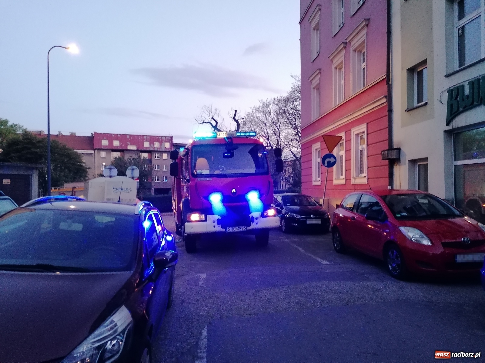 Zdjęcie w galerii na portalu naszraciborz.pl: Raport 998. Nieprzyjemny zapach zaniepokoił sąsiadów [FOTO i WIDEO] wiadomości z regionu