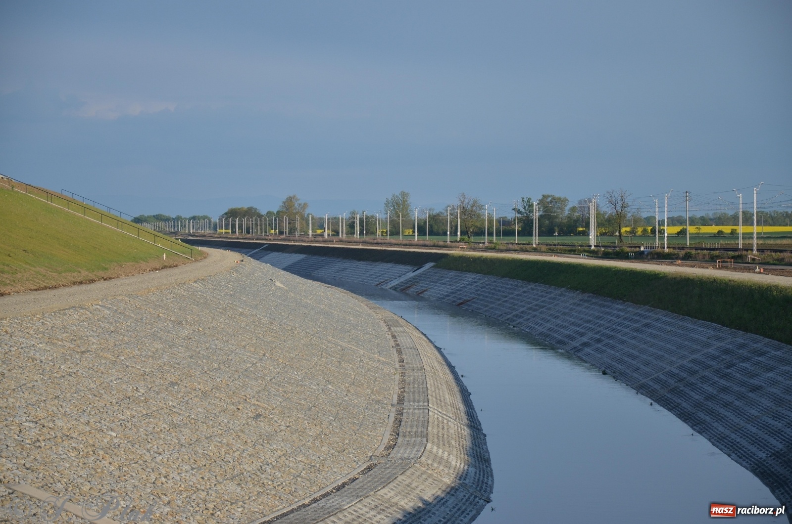 Zdjęcie w galerii na portalu naszraciborz.pl: Budowa zbiornika finiszuje. Po śluzie nie ma śladu! [FOTO] wiadomości z regionu