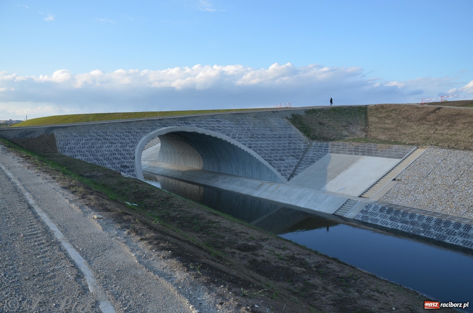 Zdjęcie w galerii na portalu naszraciborz.pl: Budowa zbiornika finiszuje. Po śluzie nie ma śladu! [FOTO] wiadomości z regionu