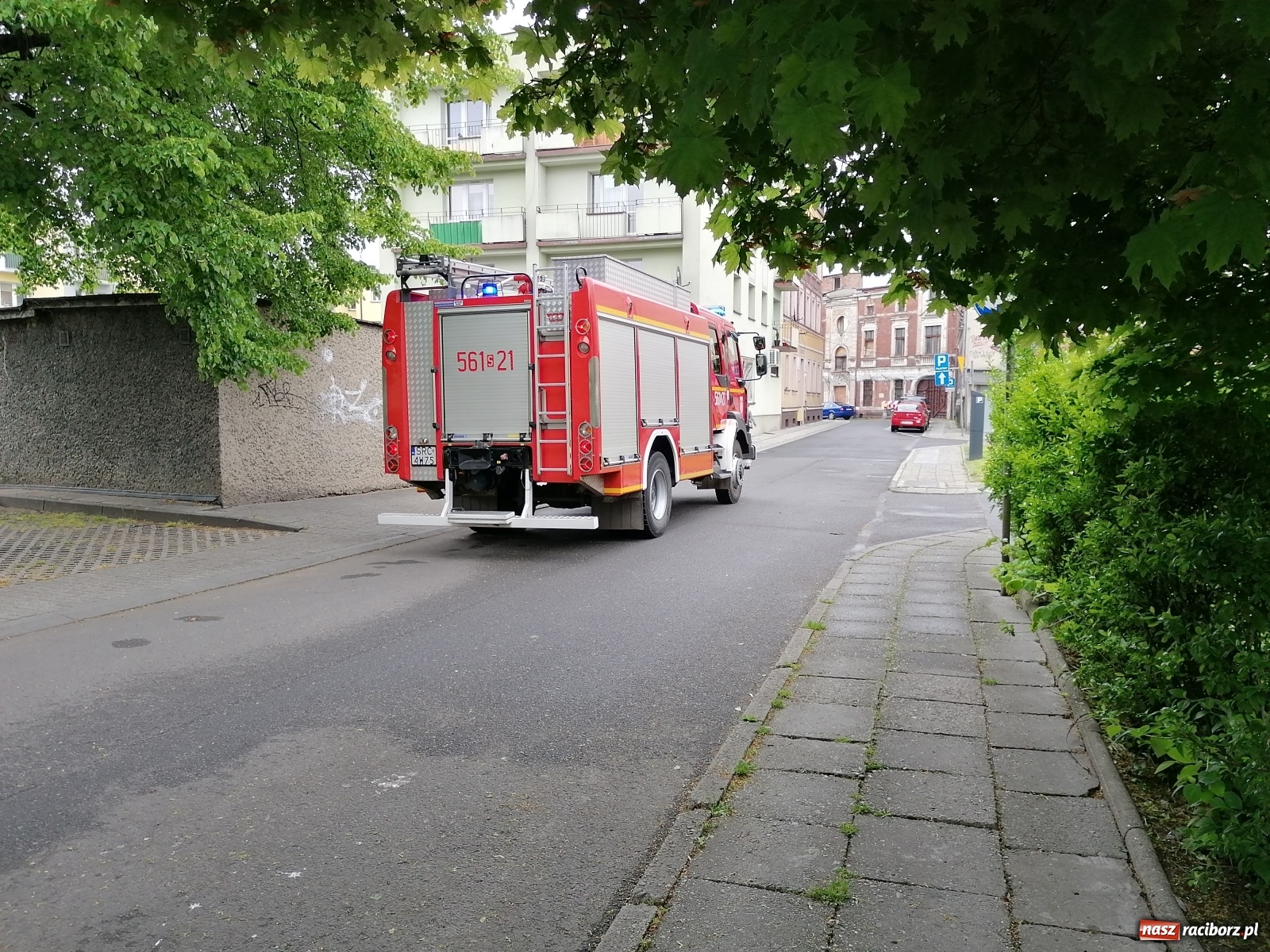 Zdjęcie w galerii na portalu naszraciborz.pl: Raport 998. Wołanie o pomoc z łazienki. Strażacka akcja przy Zborowej wiadomości z regionu