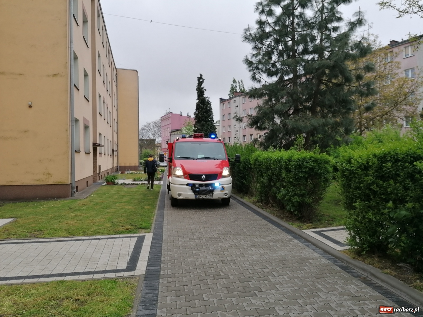 Zdjęcie w galerii na portalu naszraciborz.pl: Raport 998. Wołanie o pomoc z łazienki. Strażacka akcja przy Zborowej wiadomości z regionu