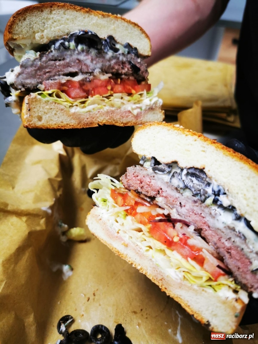 Zdjęcie w galerii na portalu naszraciborz.pl: BURGER CLASSIC. Jesteśmy teraz w nowym miejscu!  wiadomości z regionu