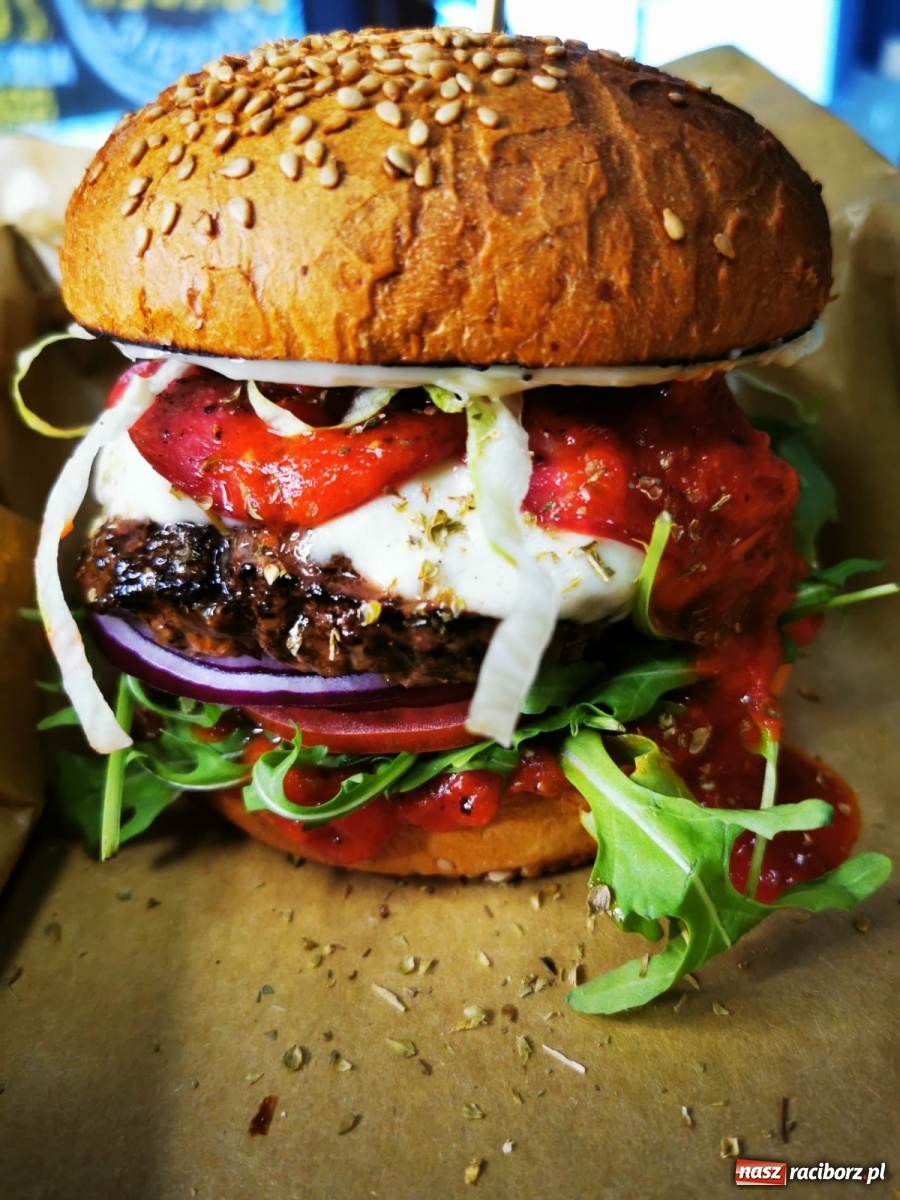 Zdjęcie w galerii na portalu naszraciborz.pl: BURGER CLASSIC. Jesteśmy teraz w nowym miejscu!  wiadomości z regionu