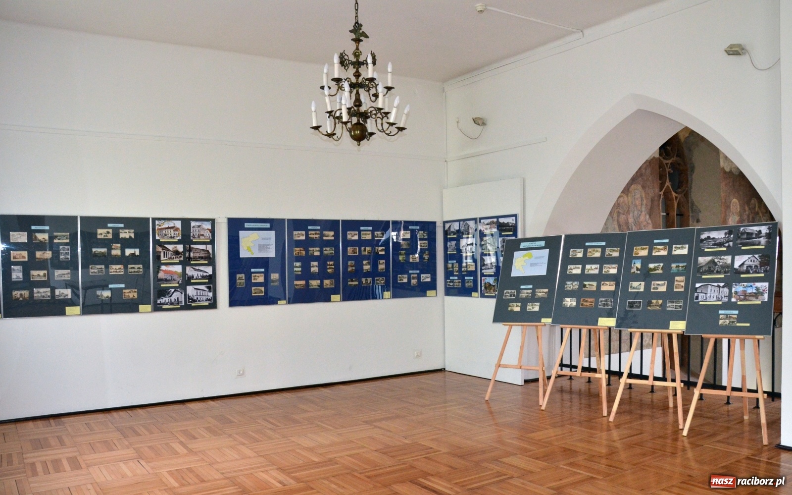 Zdjęcie w galerii na portalu naszraciborz.pl: Dla miłośników filokartystyki i nie tylko... Nowa wystawa czasowa w raciborskim Muzeum wiadomości z regionu