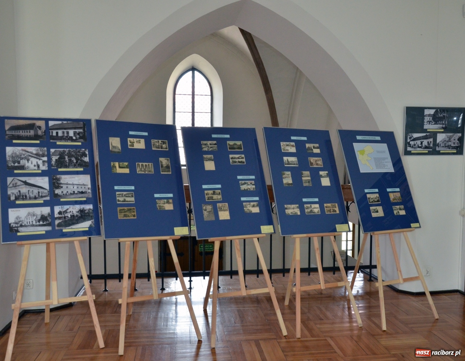 Zdjęcie w galerii na portalu naszraciborz.pl: Dla miłośników filokartystyki i nie tylko... Nowa wystawa czasowa w raciborskim Muzeum wiadomości z regionu