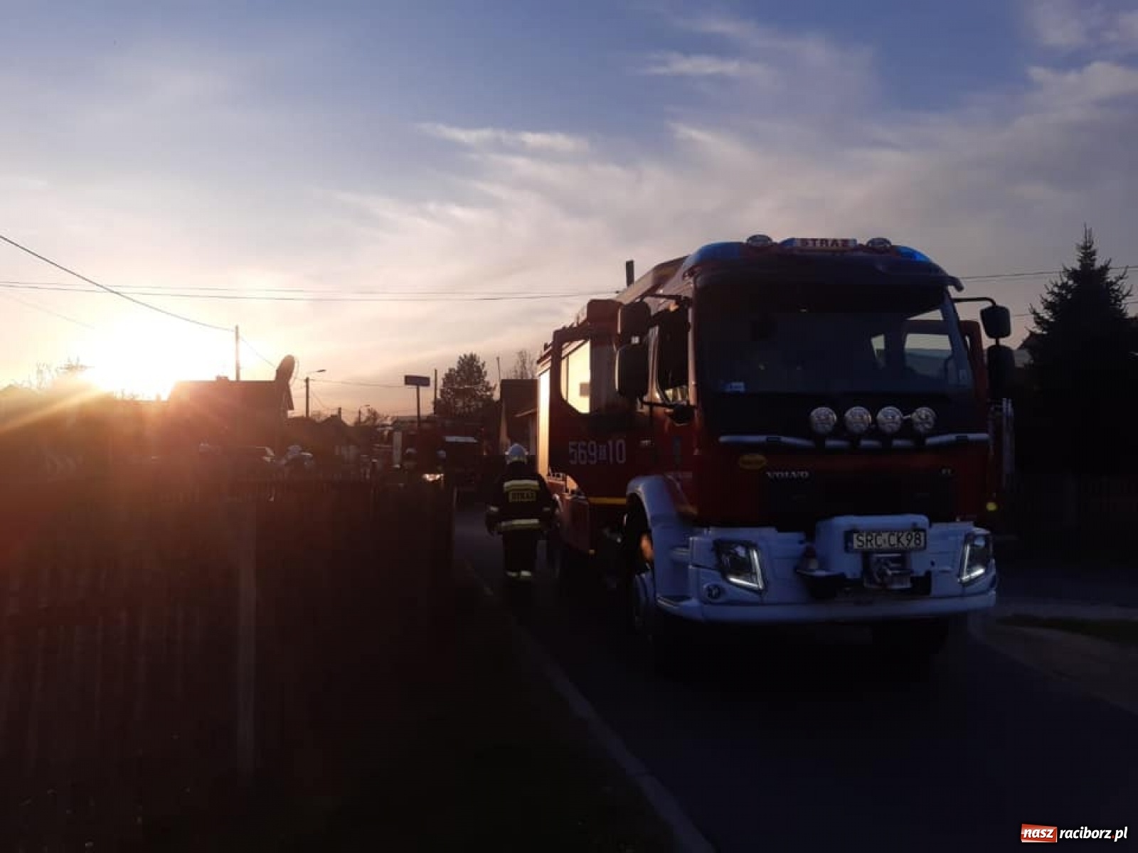 Zdjęcie w galerii na portalu naszraciborz.pl: Raport 998. Kolejny pożar traw w powiecie. Tym razem w Rudach wiadomości z regionu