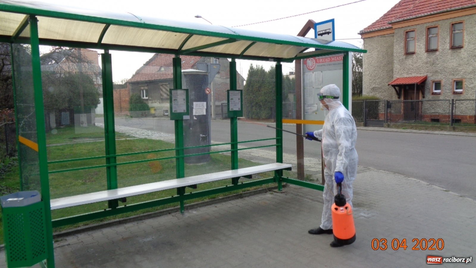 Zdjęcie w galerii na portalu naszraciborz.pl: PK dezynfekuje przystanki i pracuje nad nowym rozkładem jazdy autobusów  wiadomości z regionu