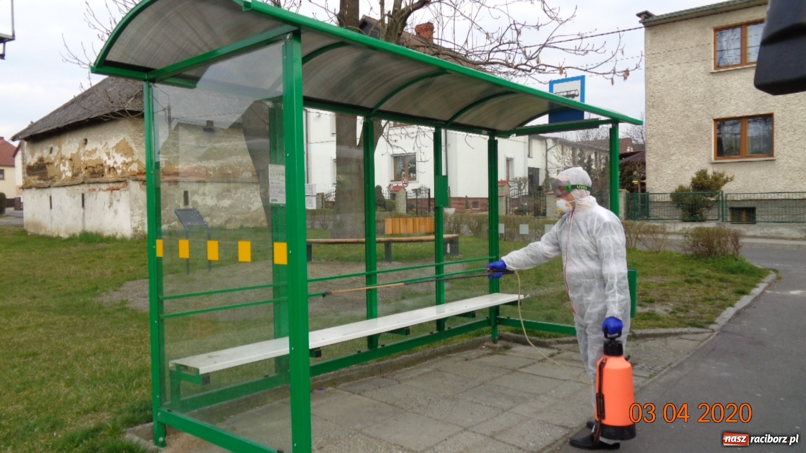 Zdjęcie w galerii na portalu naszraciborz.pl: PK dezynfekuje przystanki i pracuje nad nowym rozkładem jazdy autobusów  wiadomości z regionu