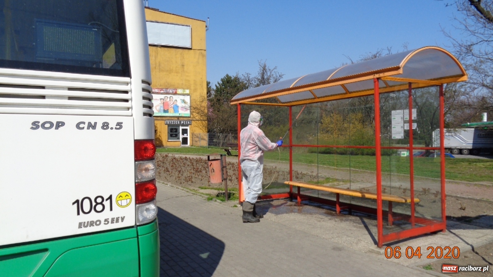 Zdjęcie w galerii na portalu naszraciborz.pl: PK dezynfekuje przystanki i pracuje nad nowym rozkładem jazdy autobusów  wiadomości z regionu