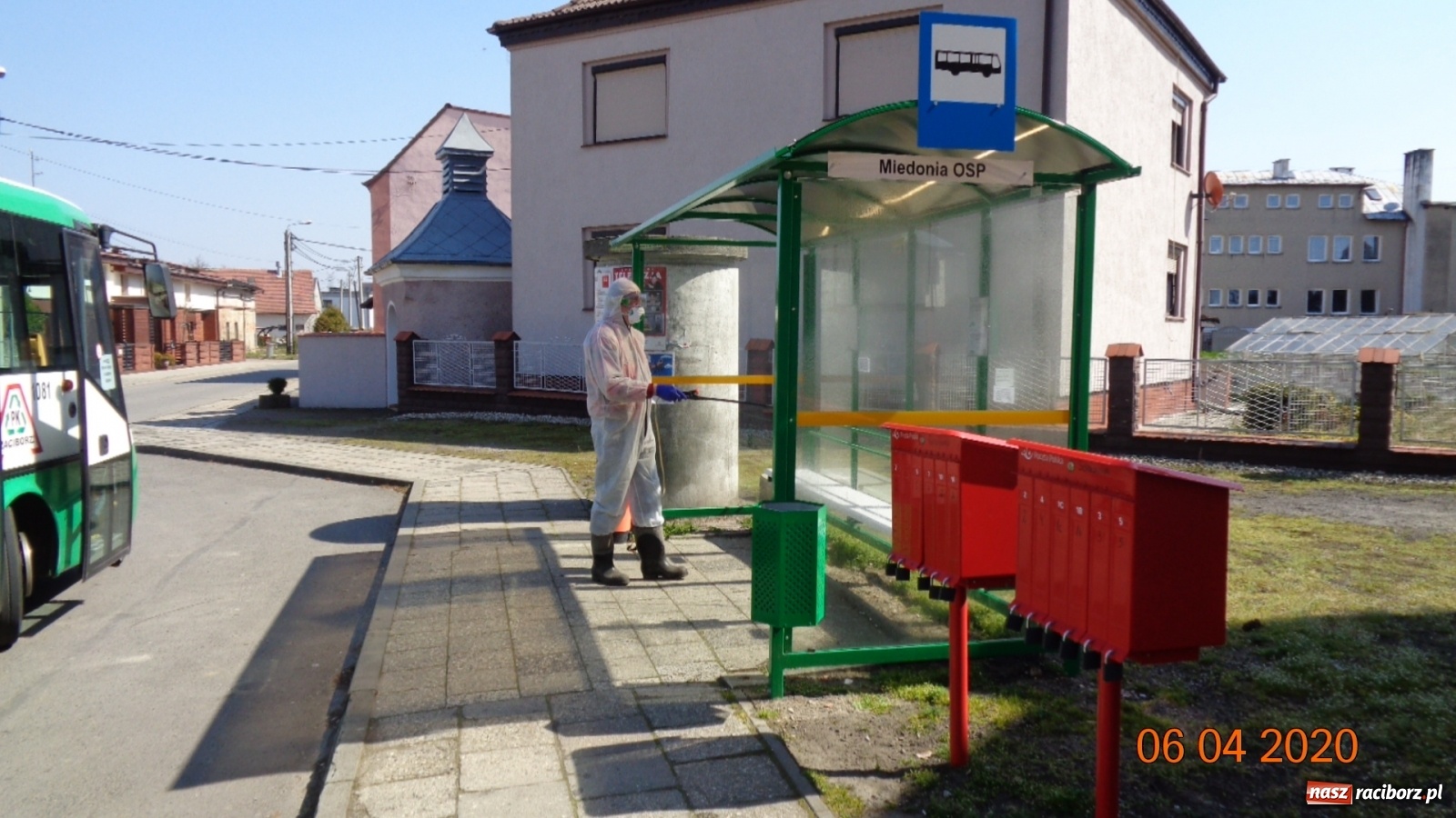Zdjęcie w galerii na portalu naszraciborz.pl: PK dezynfekuje przystanki i pracuje nad nowym rozkładem jazdy autobusów  wiadomości z regionu