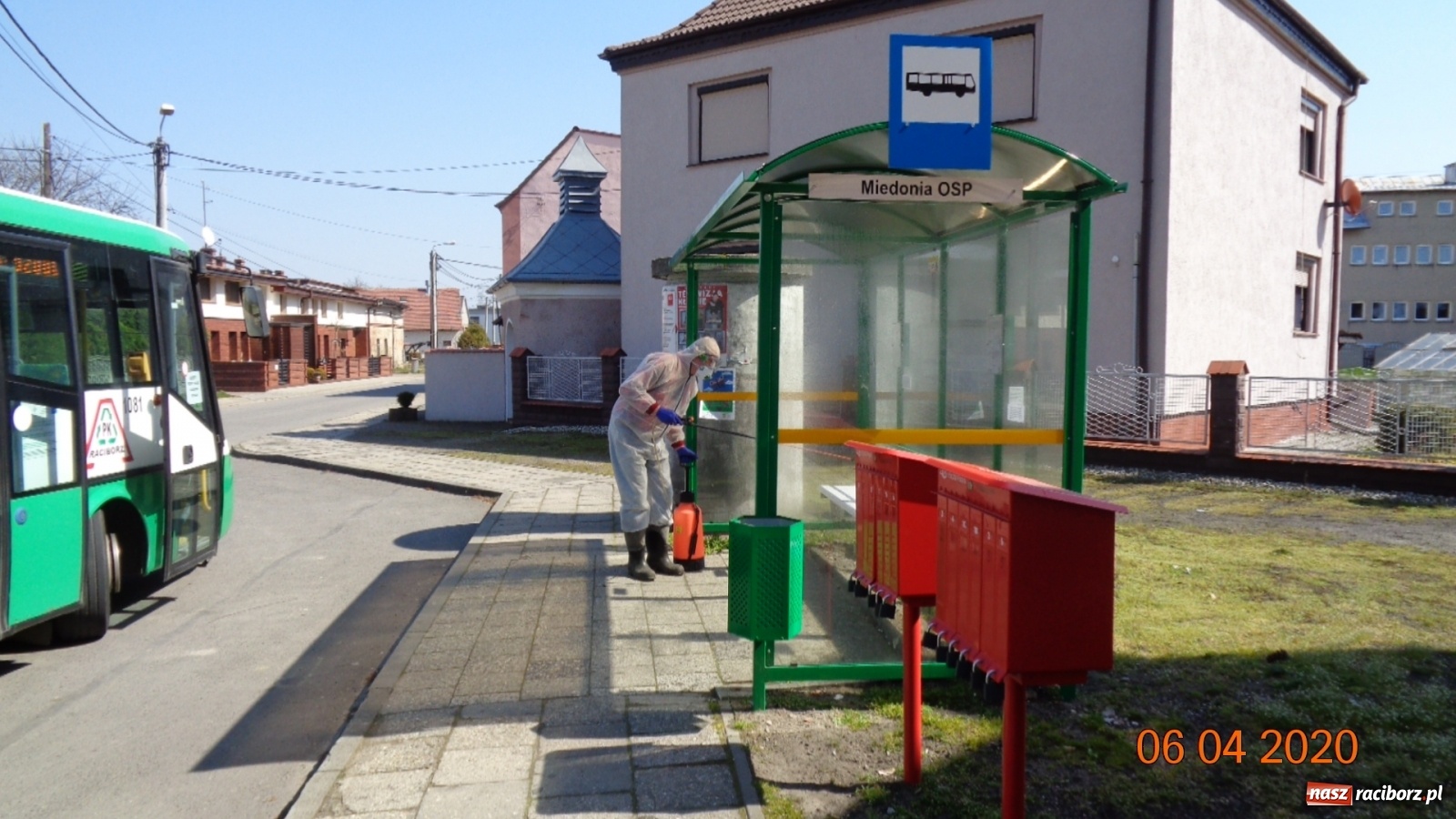 Zdjęcie w galerii na portalu naszraciborz.pl: PK dezynfekuje przystanki i pracuje nad nowym rozkładem jazdy autobusów  wiadomości z regionu